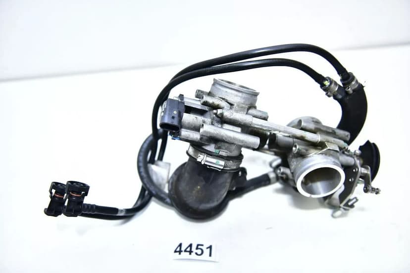 Rampa de injectie DUCATI MONSTER 696 28220843A