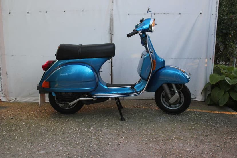 Scuter Piaggio Vespa PX200 - pretabil eventimente