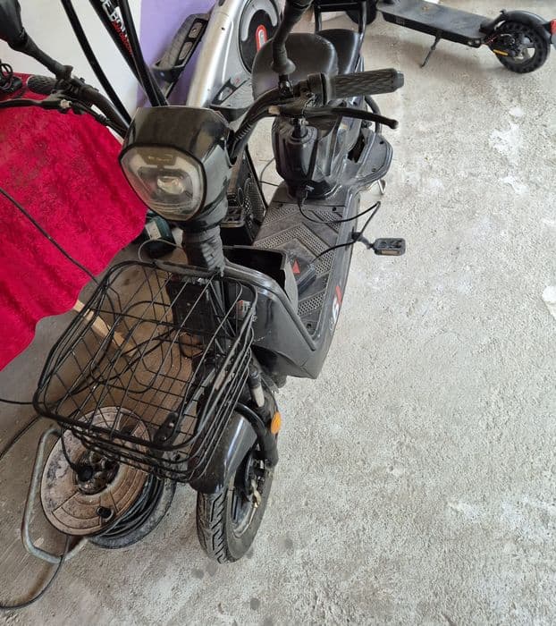 Vând Scuter Electric cu Pedale.