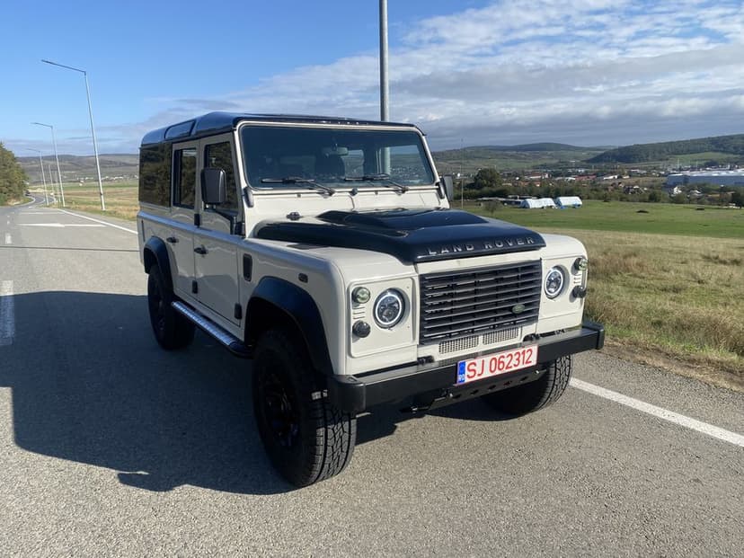 Land Rover Defender Puma