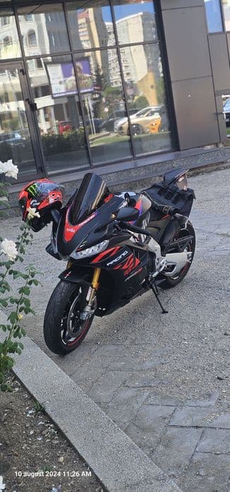 Aprilia rsv4 1100 factory /garantie/brembo/ohlins/akrapovic