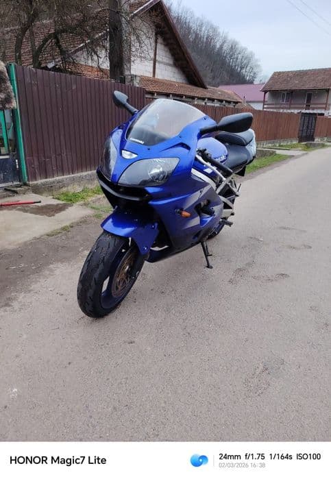 Vând Kawasaki zx9r an 2002 stare perfecta...original 3000 euro fix