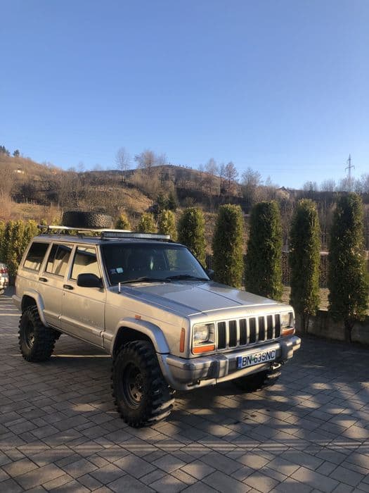 Cherokee 2.5 an 2000