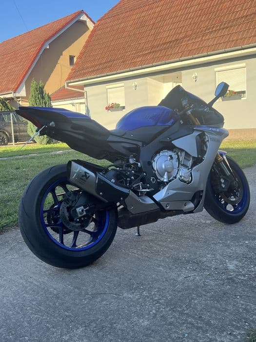 Yamaha R1 model 2015
