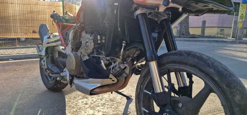 Ducati Multistrada V4 din 2021 6500km -moto accidentata