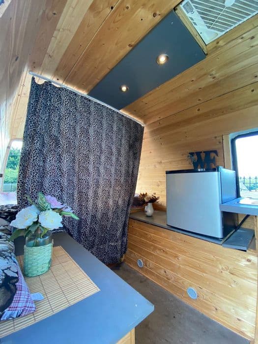 Autorulota LT 2004 2,5 TDI 6 locuri