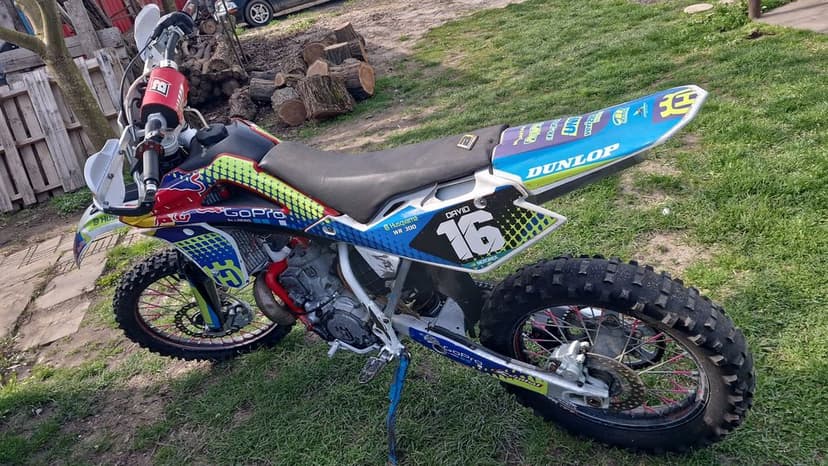 Vând Husqwarna WR300