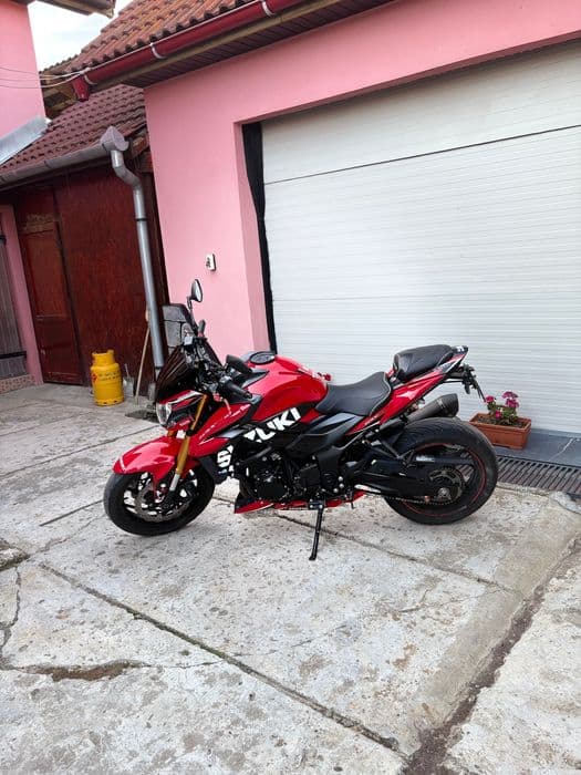 Motocicleta Suzuki gsx s750