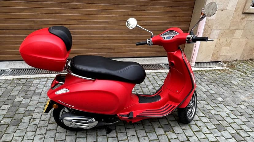 Vespa Primavera S 50 – 2020, roșu mat, 1.400 km