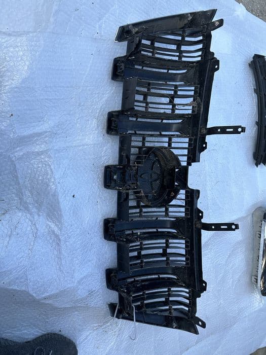 Grilă radiator toyota land cruiser.cod:53111-60a61.