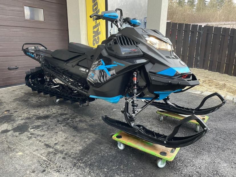 Skidoo Summit X Expert 850 Turbo