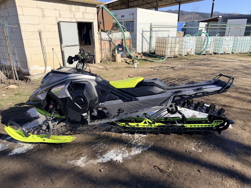 Snowmobil Ski-Doo turbo 164 2022