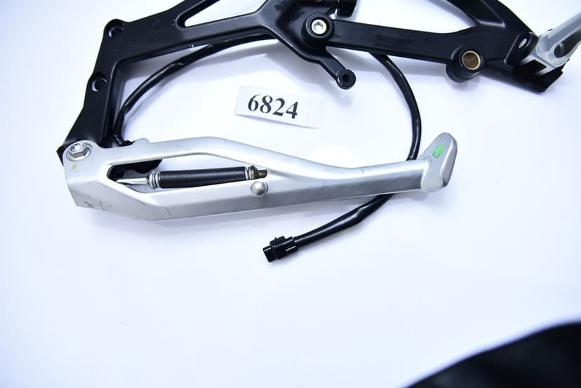 Scarita stanga cu suport  , schimbator de viteze si cric lateral