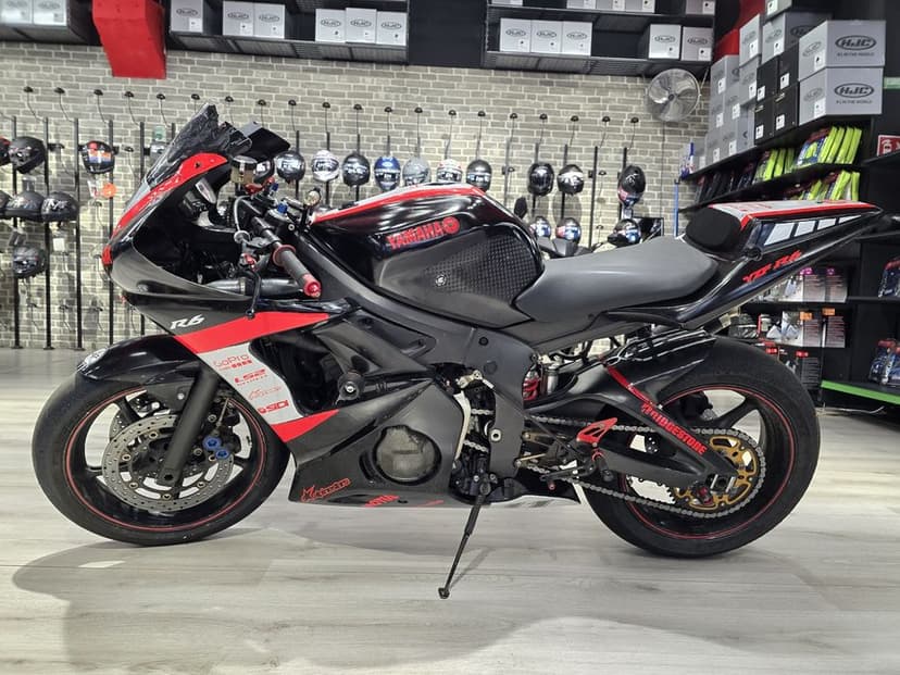 Motocicleta Yamaha R6 2003 pista / circuit, “la cheie”