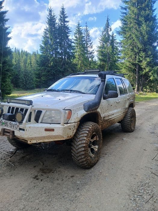 Vând Jeep Grand Cherokee