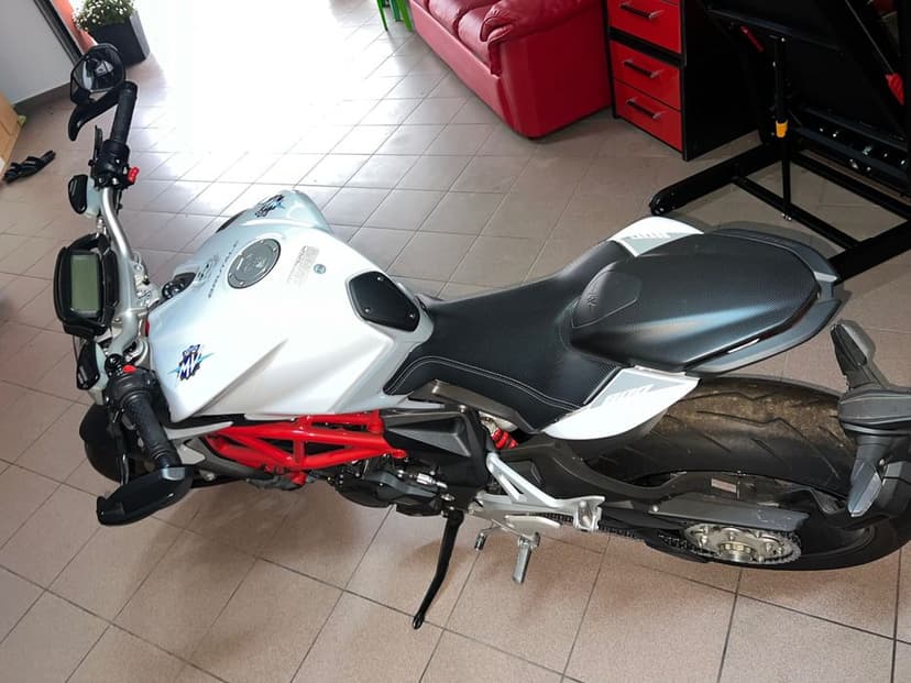 MV Agusta Brutale 800
