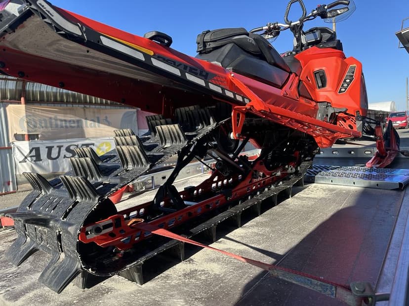 Snowmobil SKI-DOO SUMMIT X TNKN 123kw cu turbo