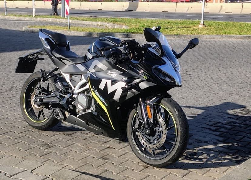 Motocicleta A2 CFMOTO 300SR - ABS