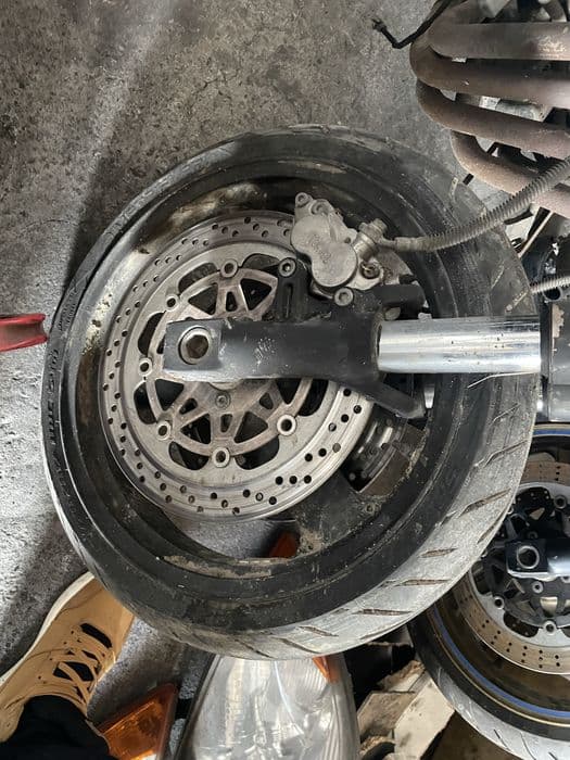 Dezmembreaza Kawasaki ZX 750 J