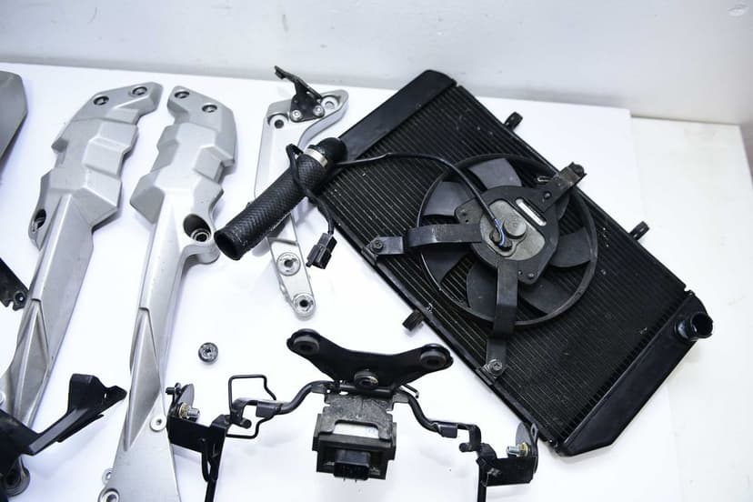 Rezervor , motor jug roata   Kawasaki Z750  2007  piese far