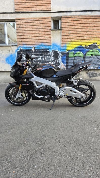 Aprilia Tuono V4 APRC