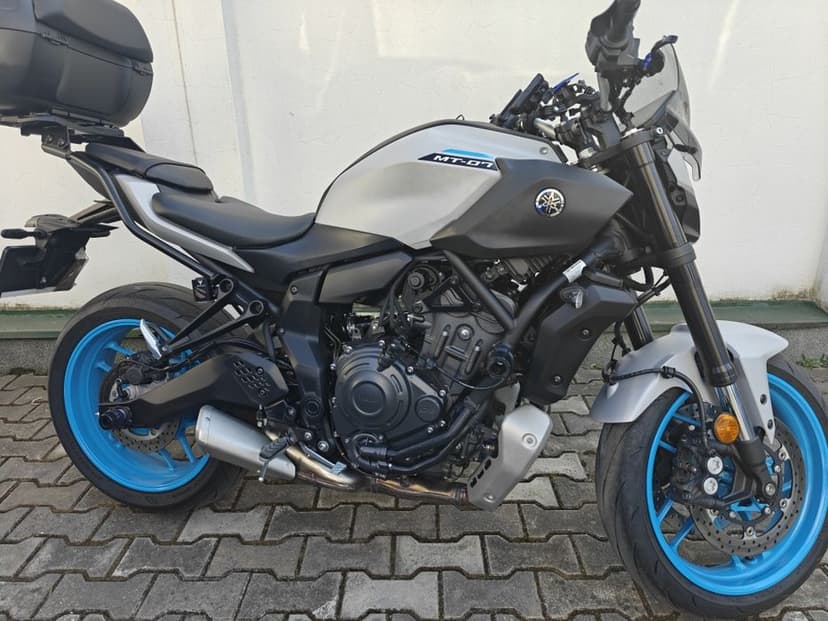 Yamaha MT-07 2025 cu garantie + quick shifter + suport + topcase + ...