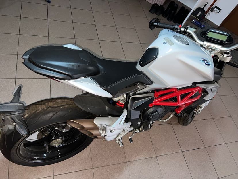MV Agusta Brutale 800