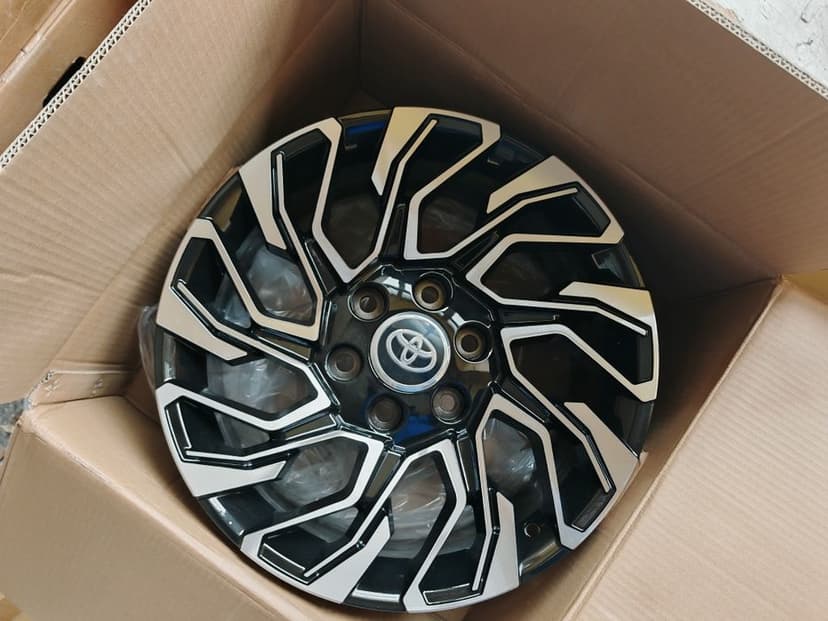 Vand jante de aliaj pentru Toyota Hilux , Land Cruiser pe 18