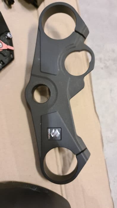 Ghidon stanga Suzuki GSXR 1000 2009 2012 radiator  manete rabatabile