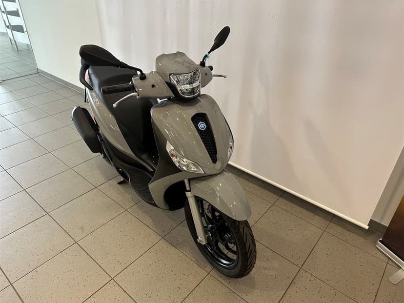Sym Cruisym 300cc și Piaggio Medley 125cc