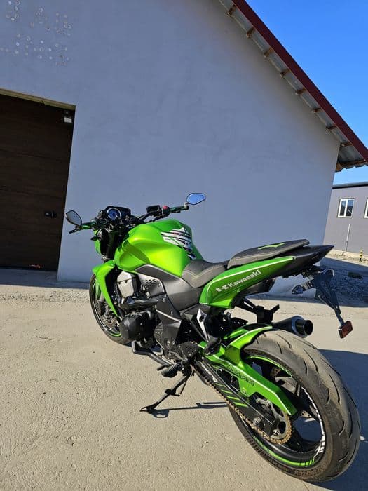 Kawasaki Z750 cu ABS, evacuare STORM, șa custom