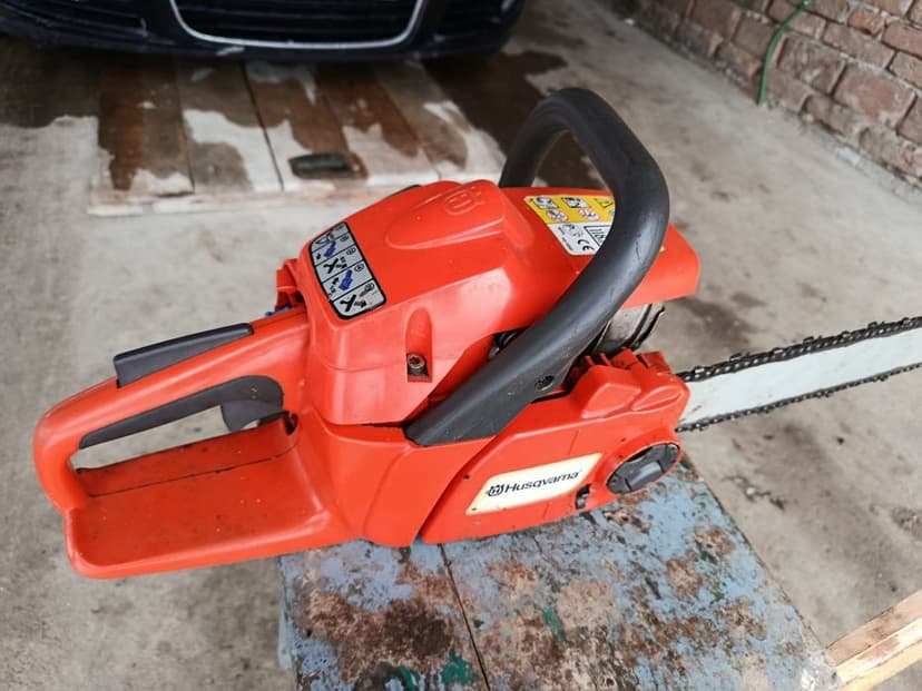 Drujbă Husqvarna e240