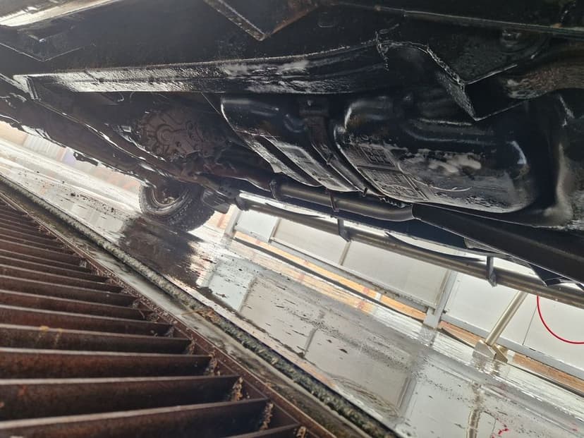 Sasiu cu cabina Toyota Hilux in stare foarte buna 2006-2015