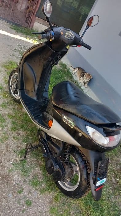 Vând scuter peugeot în stare foarte bună cu acte d