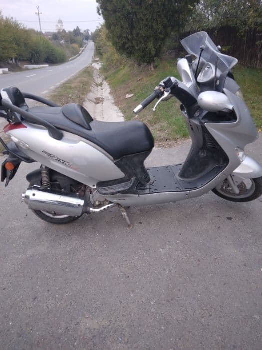 Vând scuter kimco 250