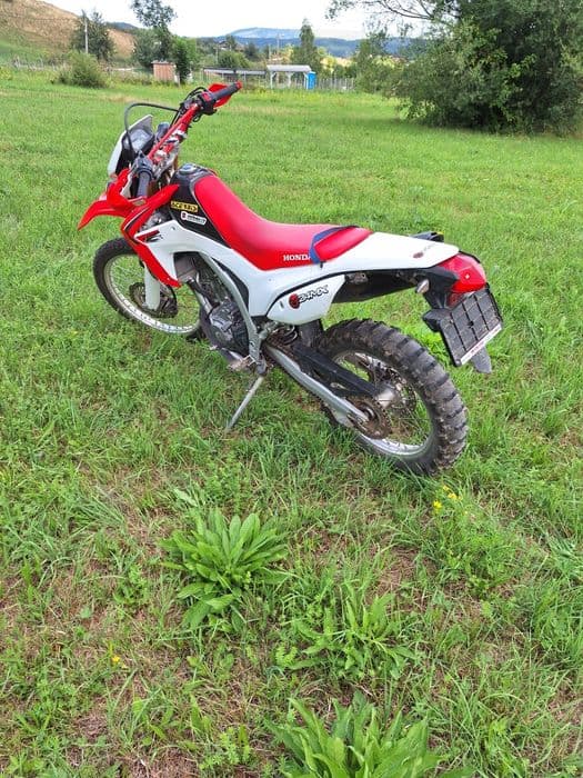 Vând Honda crf 250l înmatriculată