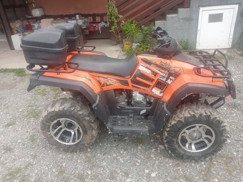 Vand atv buyang cu acte de 300 4x4
