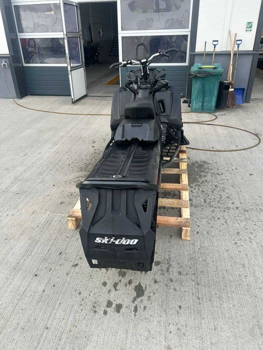 Vand snowmobil Ski-Doo Summit X 850