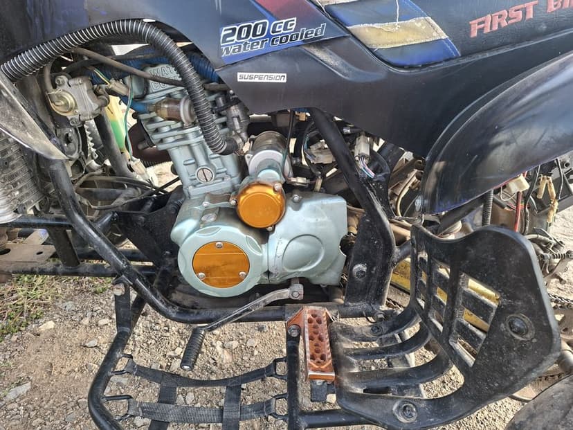 Vând atv  sau pentru piese sau la schimb