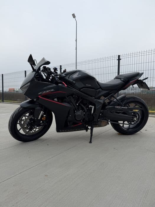 Honda CBR650R 2024 E-Clutch