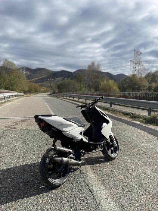 Vând scuter Yamaha aerox