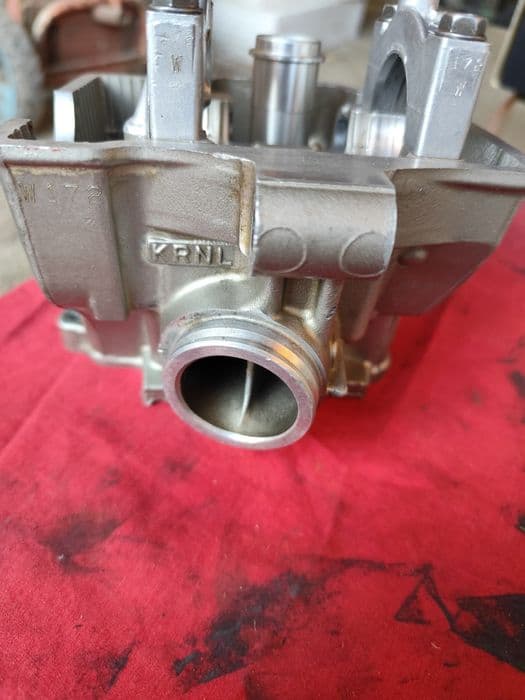 Vând chiulaosa honda crf 250r și piston