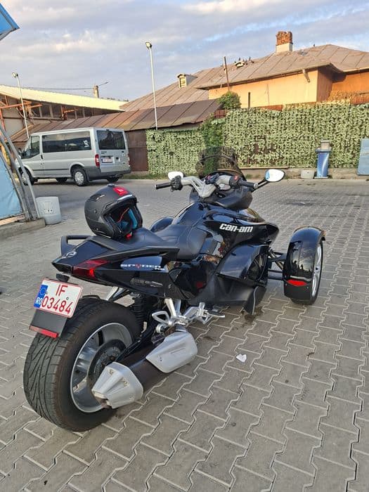 Can am spyder  bombardier semiautomat