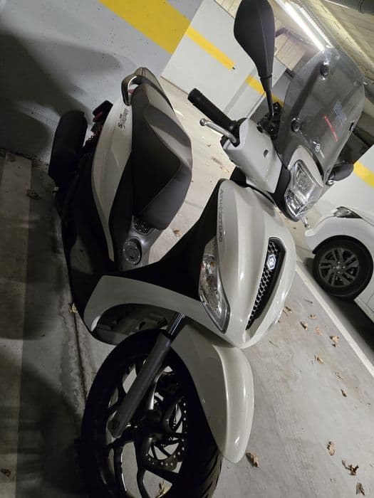 Scuter Piaggio Medley 125 S ABS – MY2024 – 350 km - Alb Luna