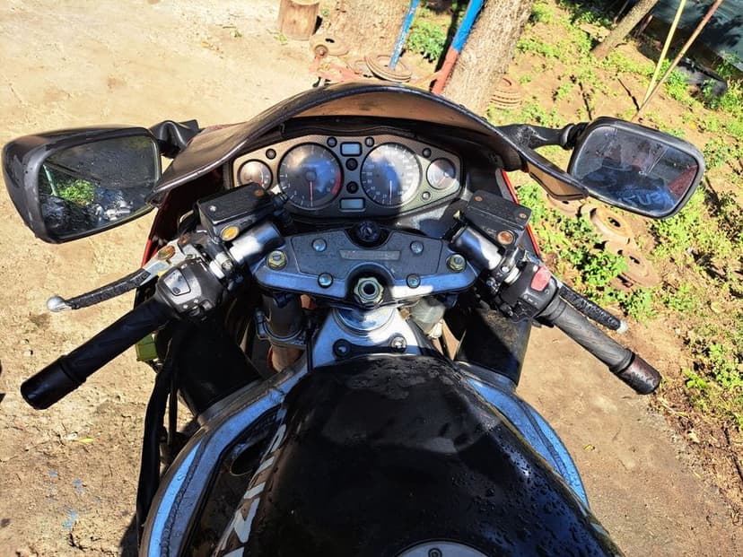 Vând piese Suzuki Gsx1300R Hayabusa 2000