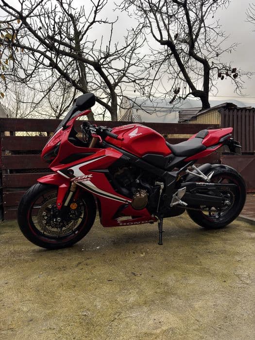 CBR 650 R limitata A2 ( 35kw)