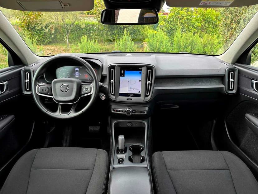 VOLVO XC40 2.0D3 150cp Euro6 *07/2020* Automat/KINETIC Model/Impecabil