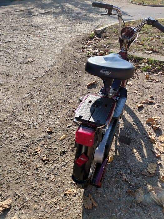 Piaggio Grillo cu pedale.