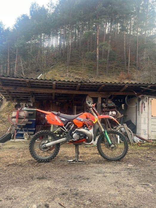 Vând KTM 250 SX.