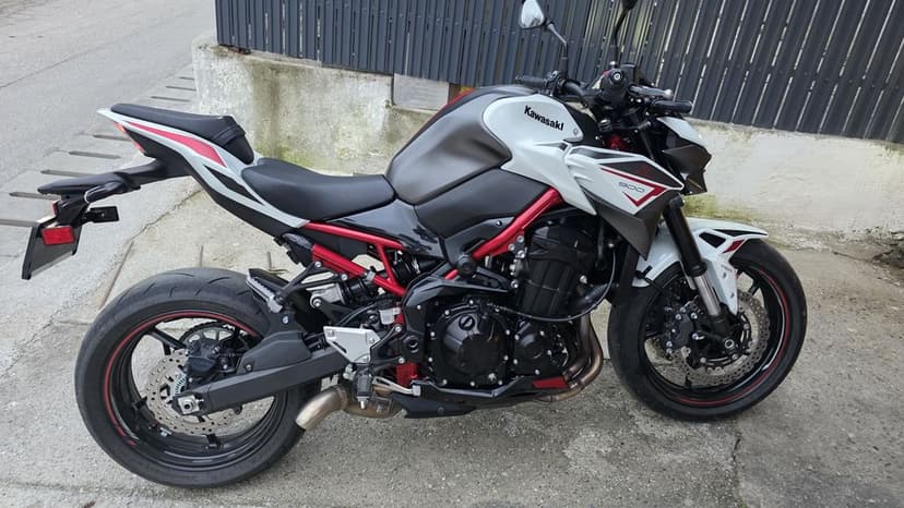 Kawasaki Z900 125cp  2023 5000Km  ca Nou